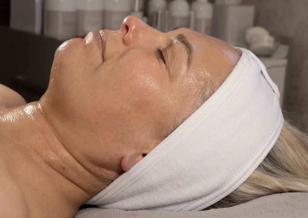 Monu Renu  Lifting facial