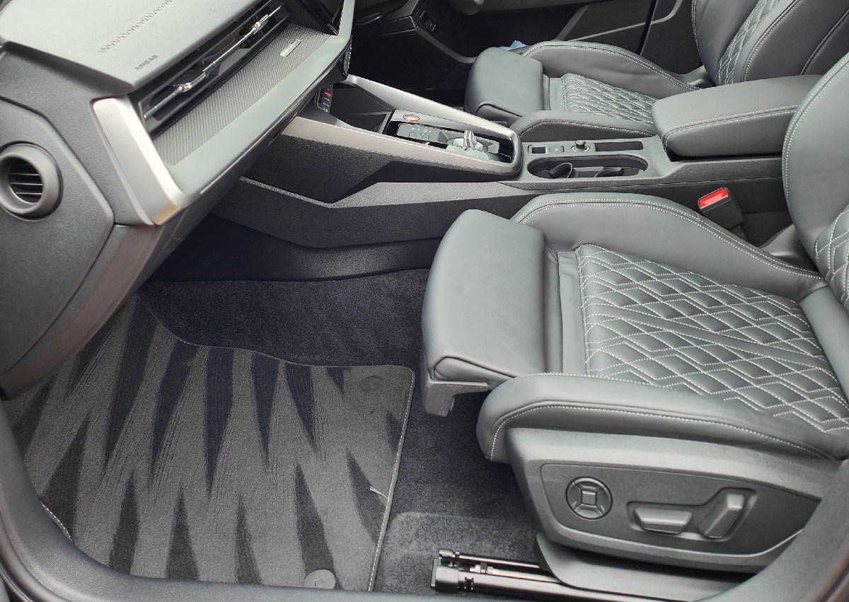 Upholstery Cleaning/Seat Cleaning/Interior Valets