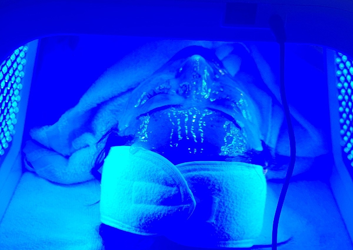 Limpieza, terapia de luz ,mascarilla de jelly