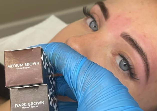 Hybrid Eyebrows + wax and tint