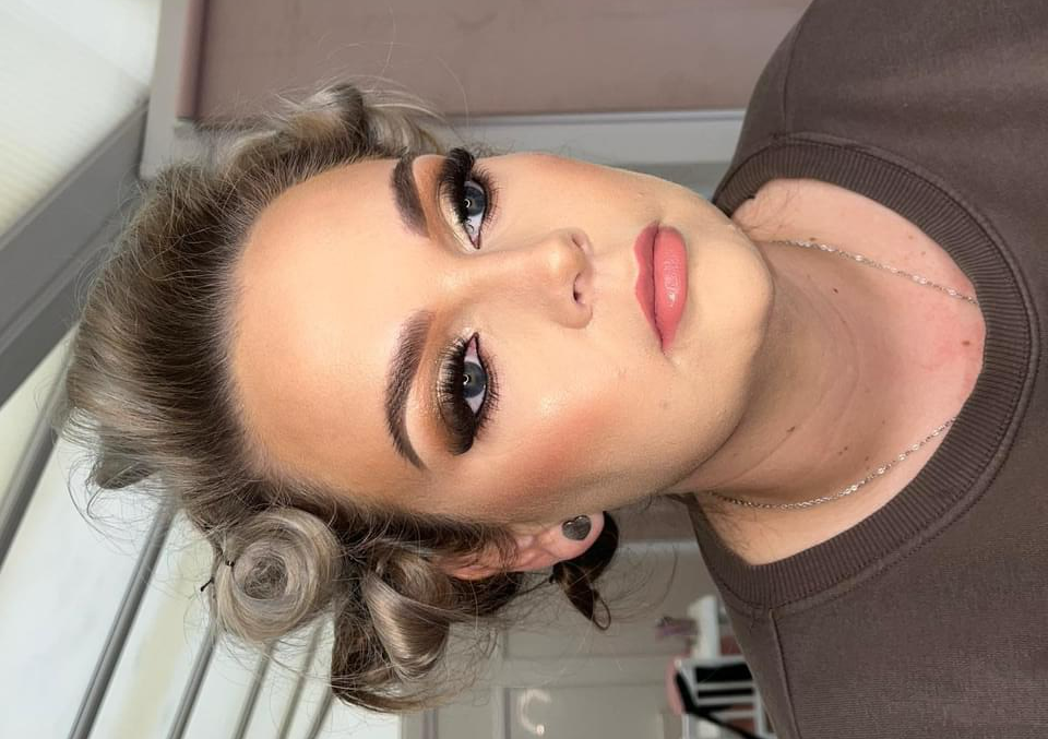 Makeup without lashes