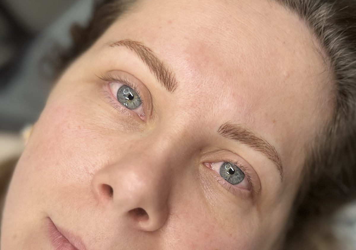 Hyperealism brows