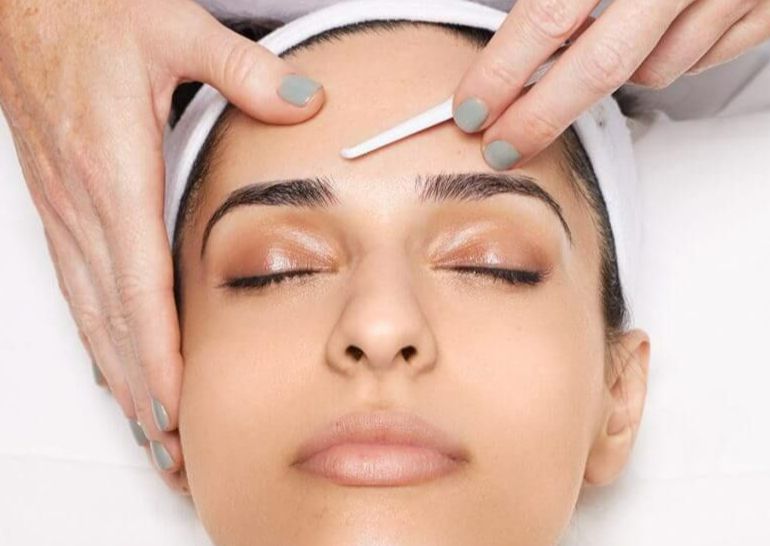 Dermaplaning W/ Custom Mask