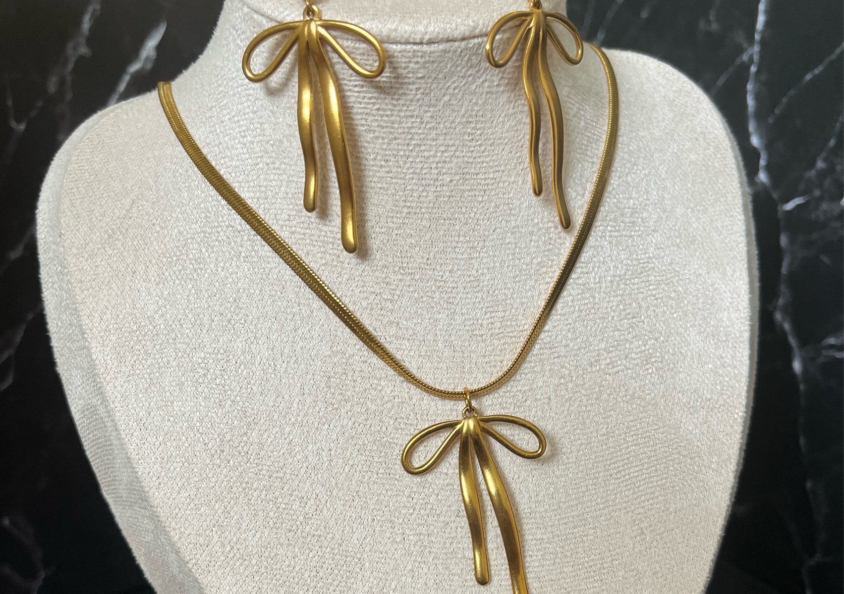 Collar & pantallas de lazos