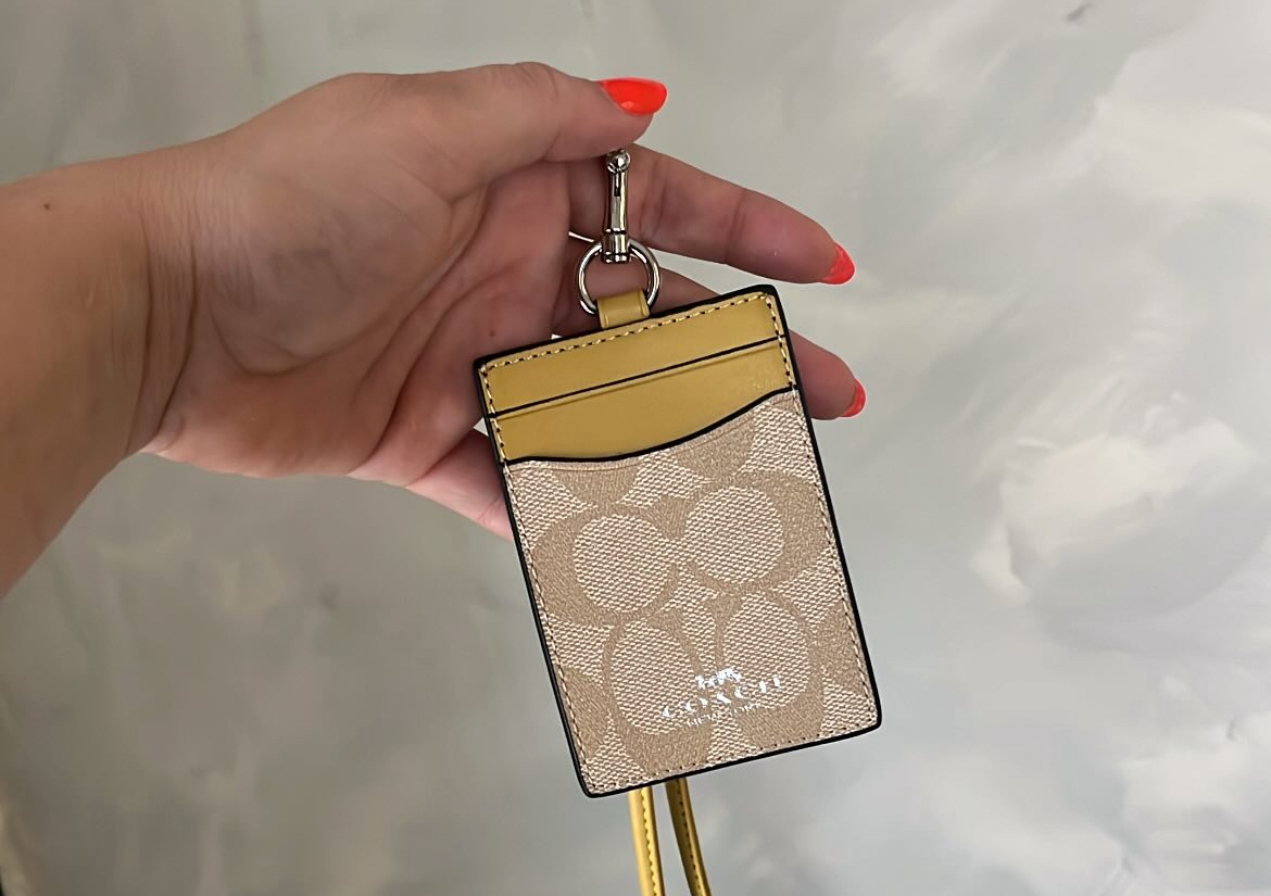 Tarjetero Coach Mostaza