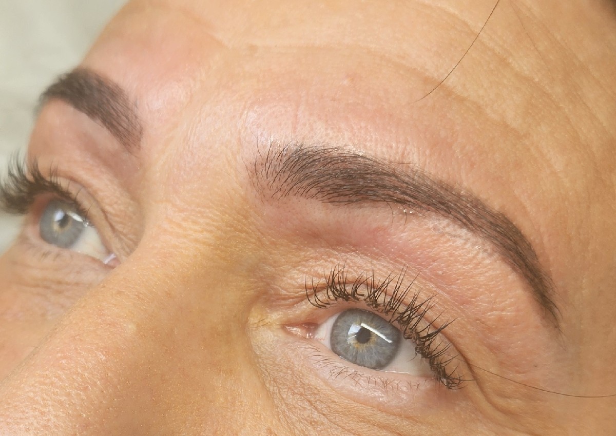 Brow Wax & Tint (2/2)