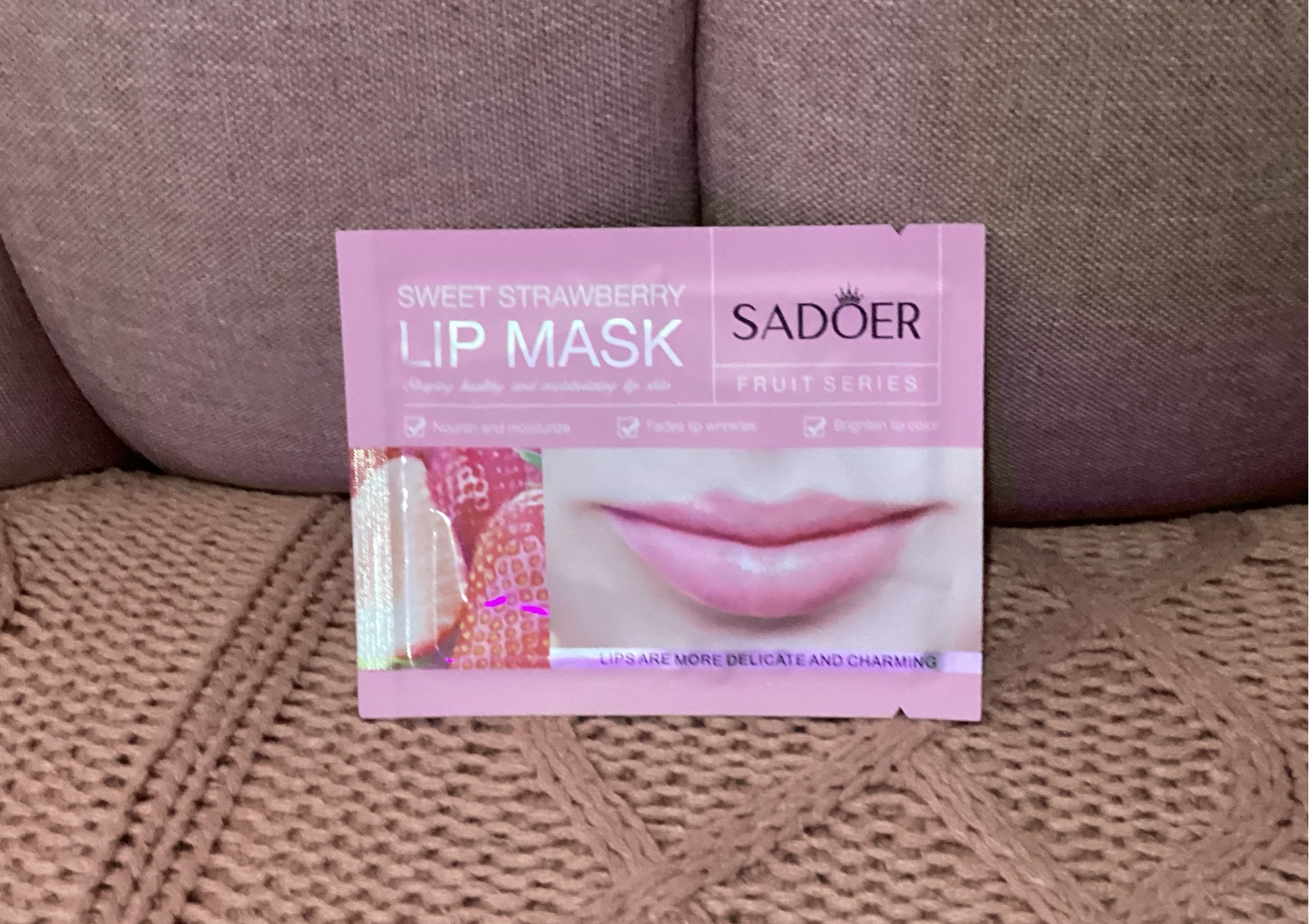 Lip mask