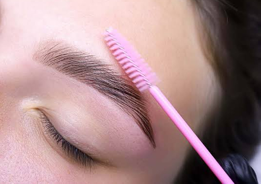 LAMINADO DE CEJA CON TINTE