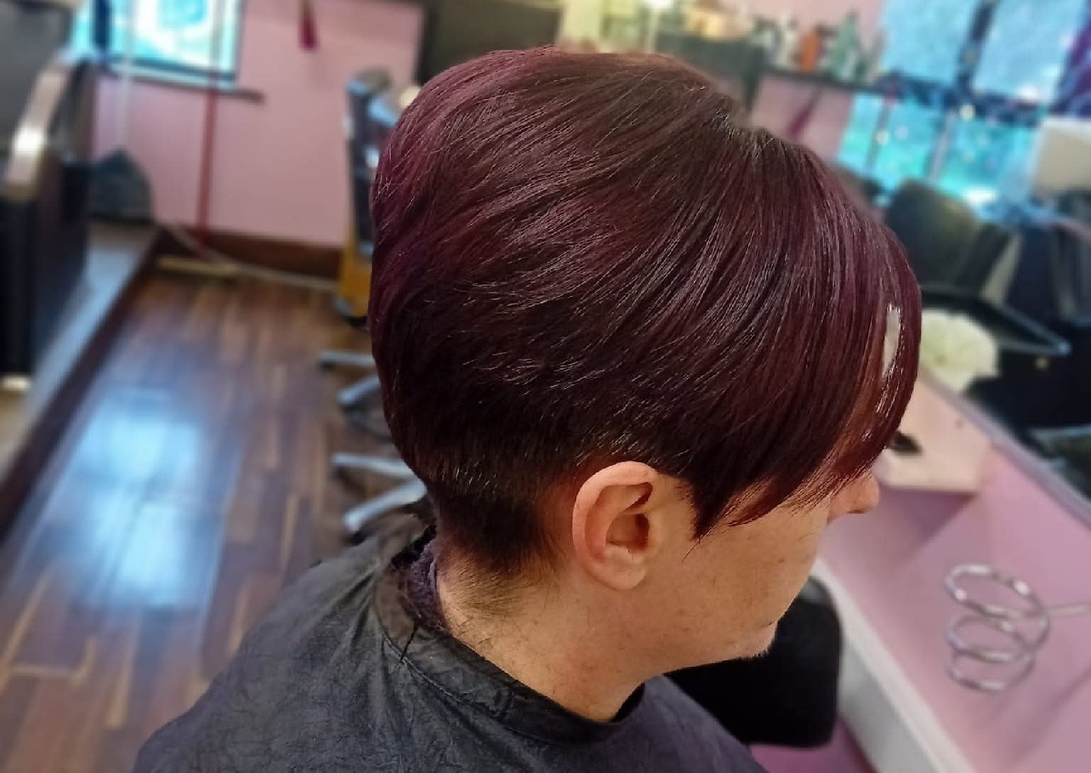 hair cut short  cropped including shampoo service with regular blow dry
