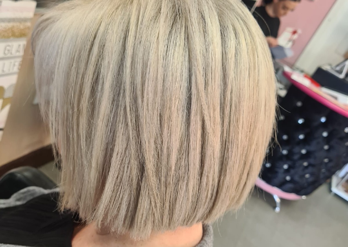 Full head highlights hair above shoulder  inc olaplex bonder Yrim and straight blow dry 