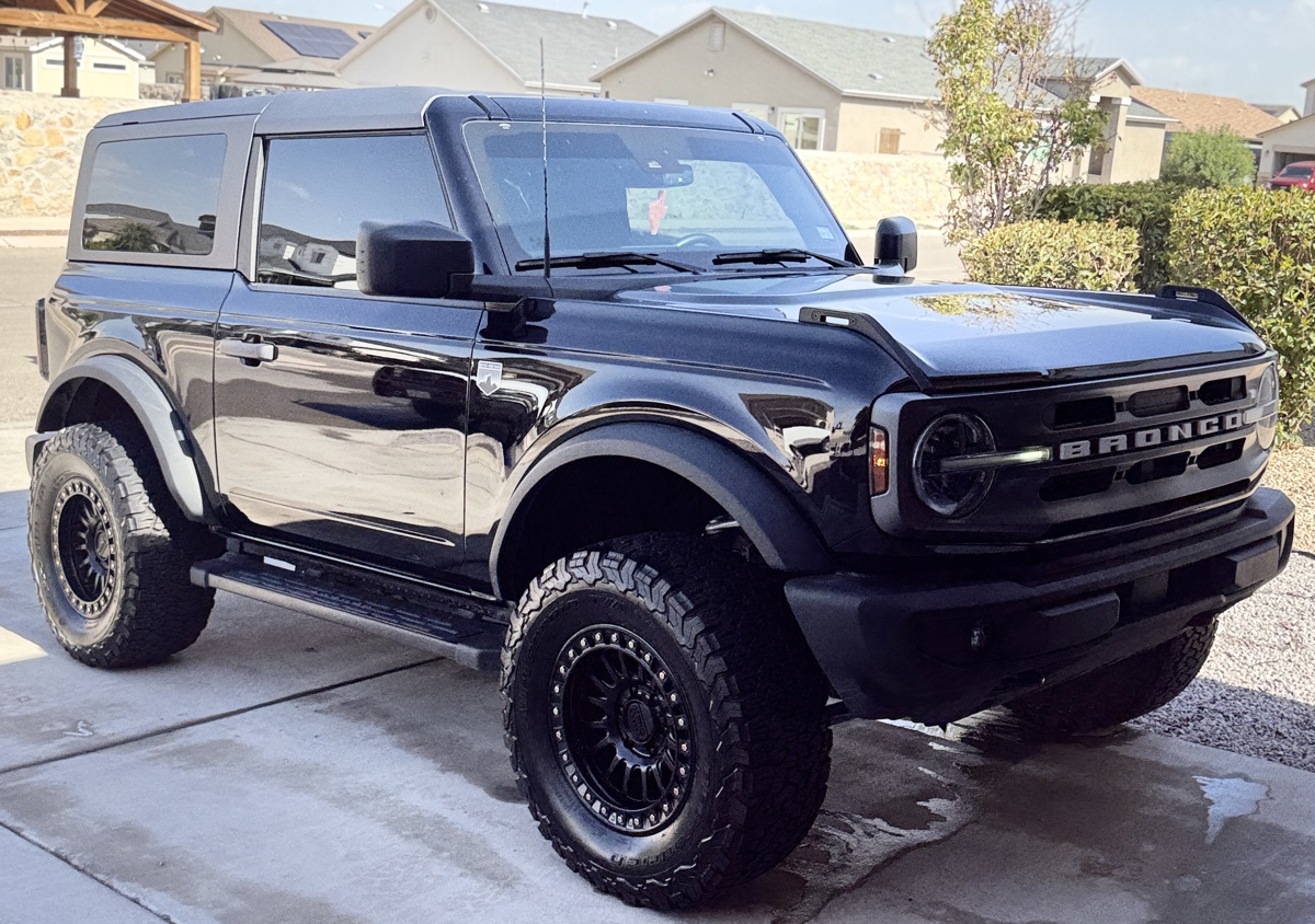 Exterior Detail Medium Vehicle