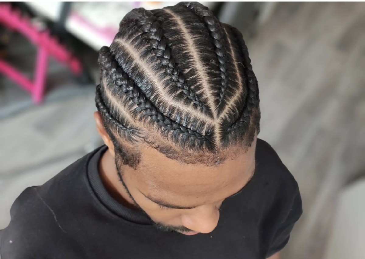 Tresses collées free style si côtés rasés 