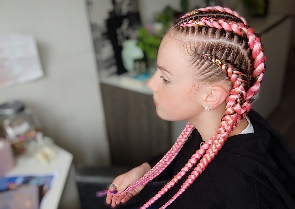 Quatre tresses collées avec rajouts