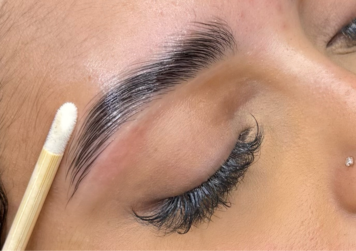 FEATHER LAMINATED BROWS 