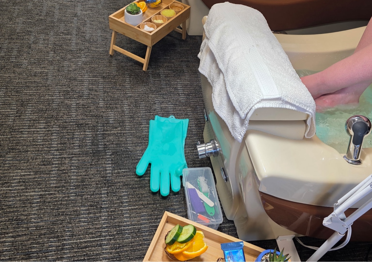 Fresh Fruit & Collagen Pedicure