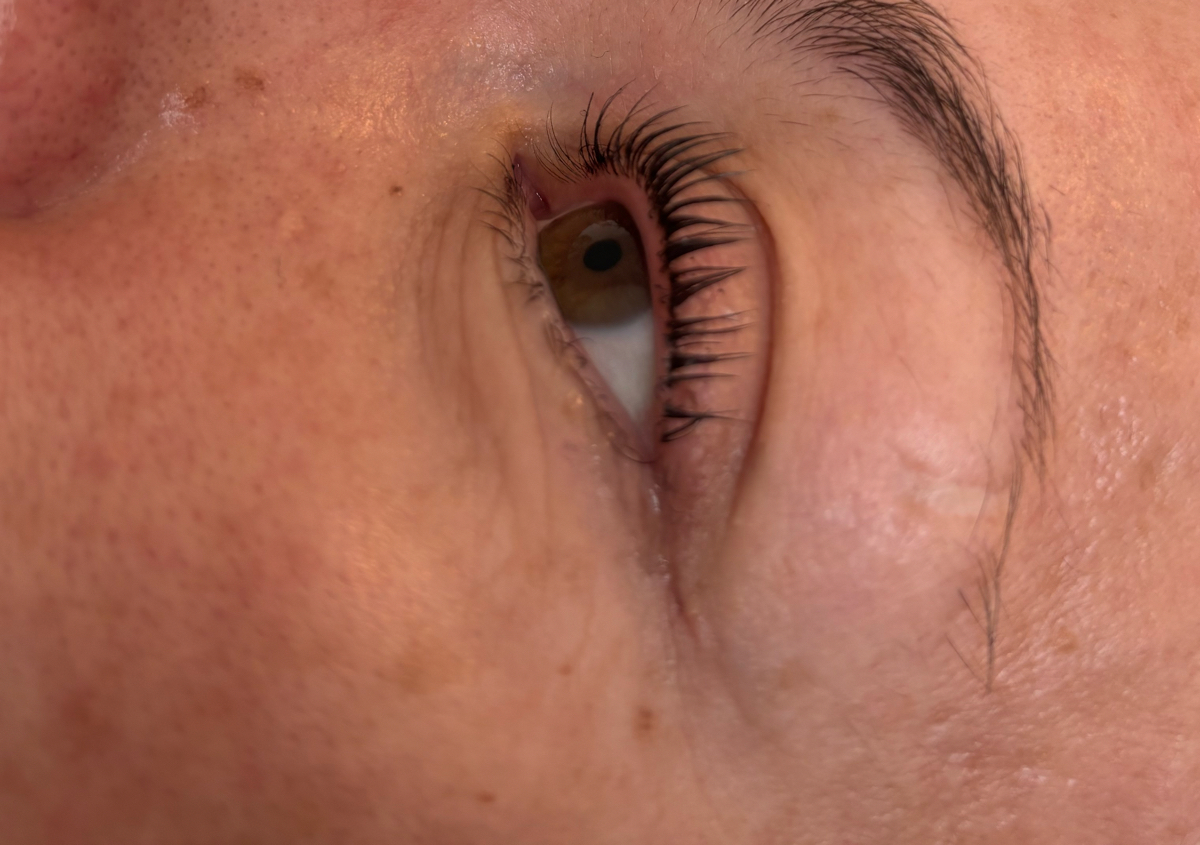 Lash tint top up (following lash lift & tint