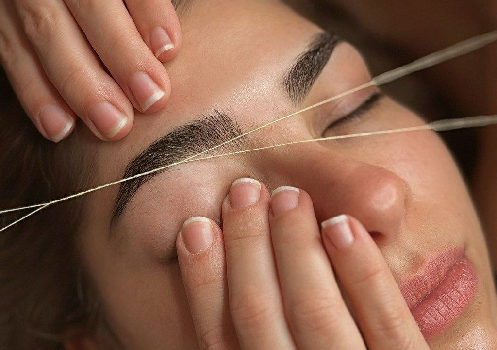 Depilación de Cejas con Hilo 