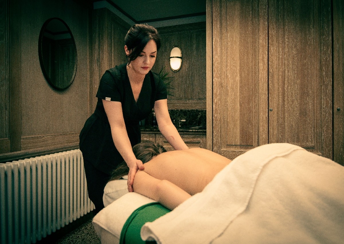 Swedish Back, neck and shoulder massage 