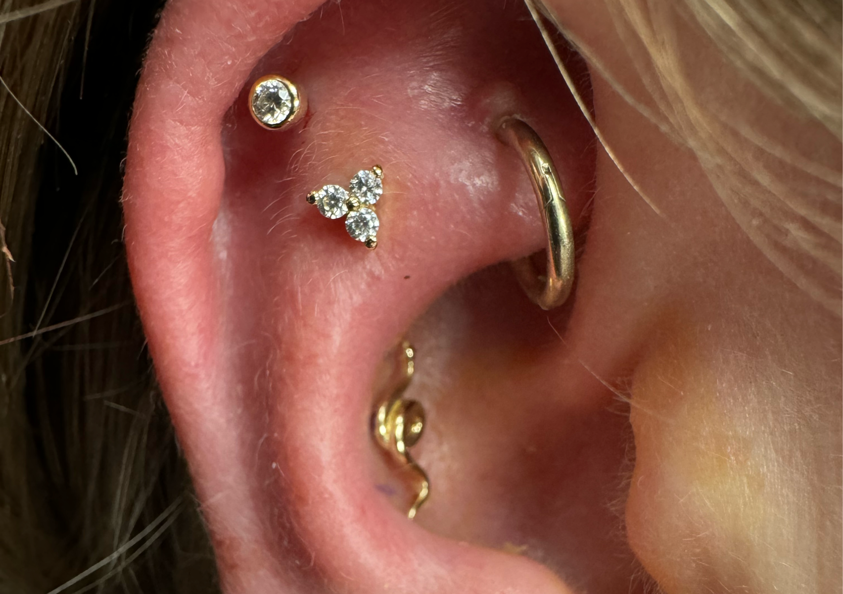 Single cartilage piercing 