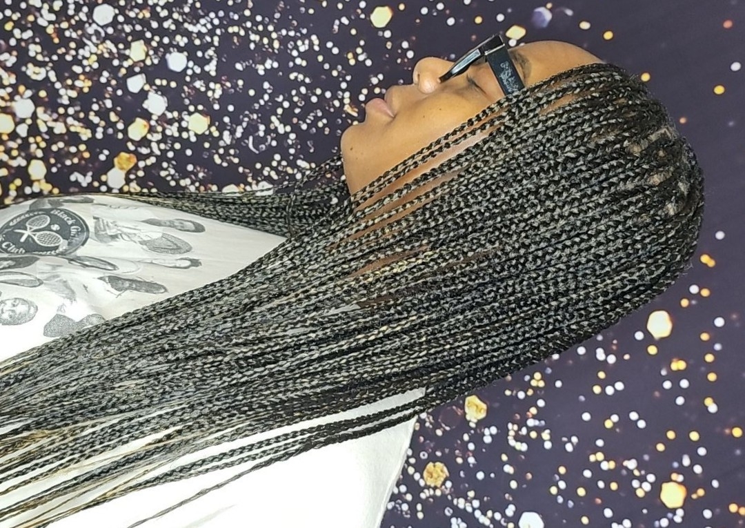 Adults/Smedium Knotless/HAIR INCLUDED