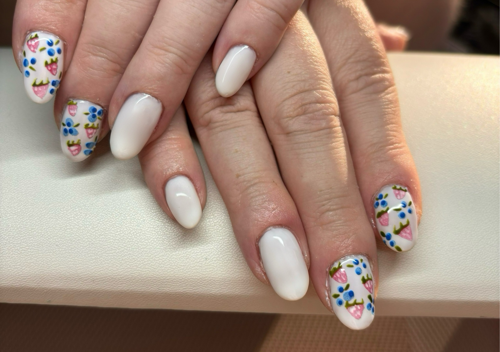 Builder Gel Manicure (Minimal Art)