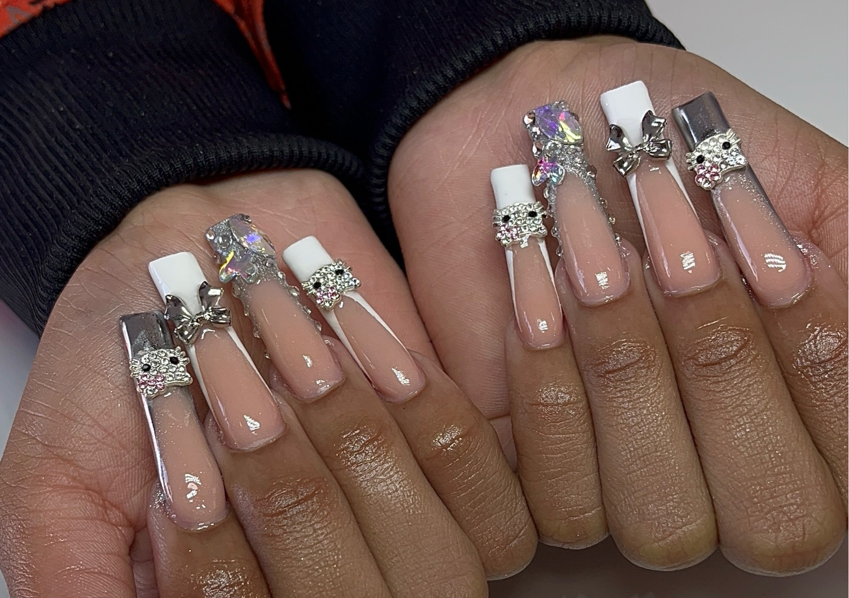 Dramatic Acrylic Manicure 