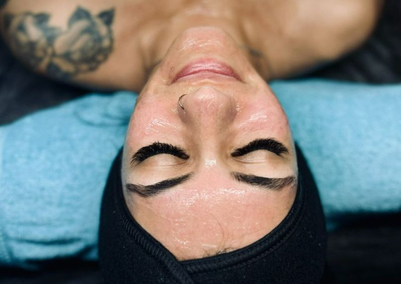 Signature Glo with Dermaplane