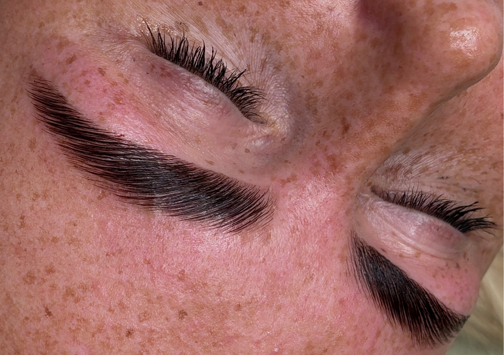 Brow lamination (hybrid tint)