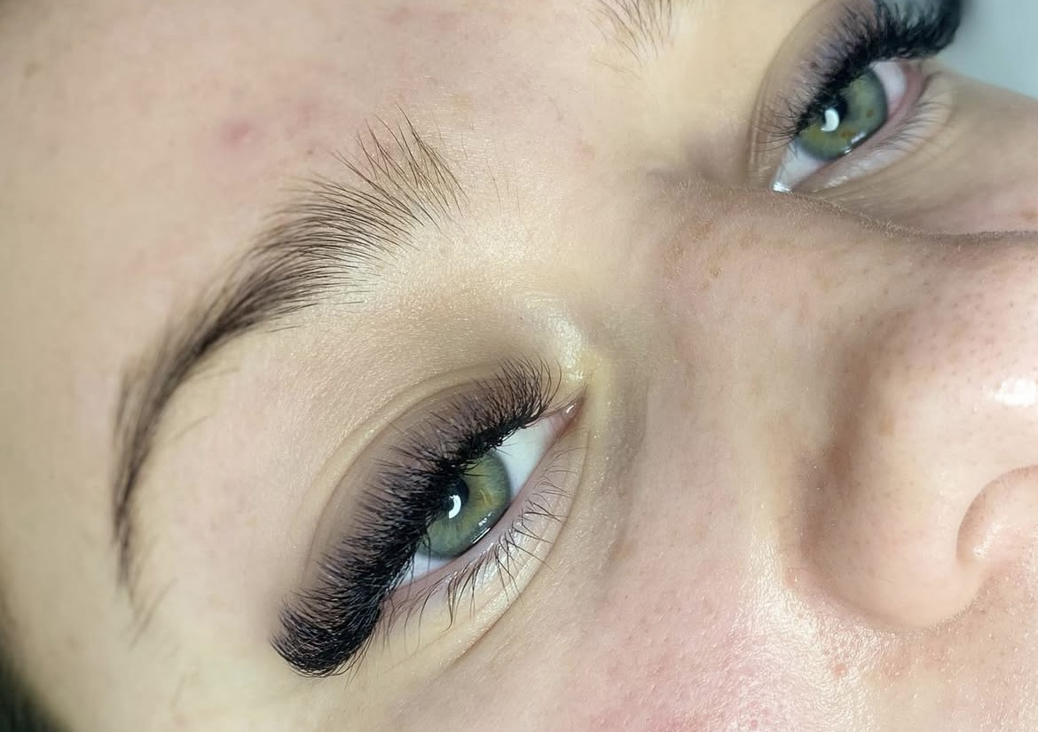 Full Volume Lashes 