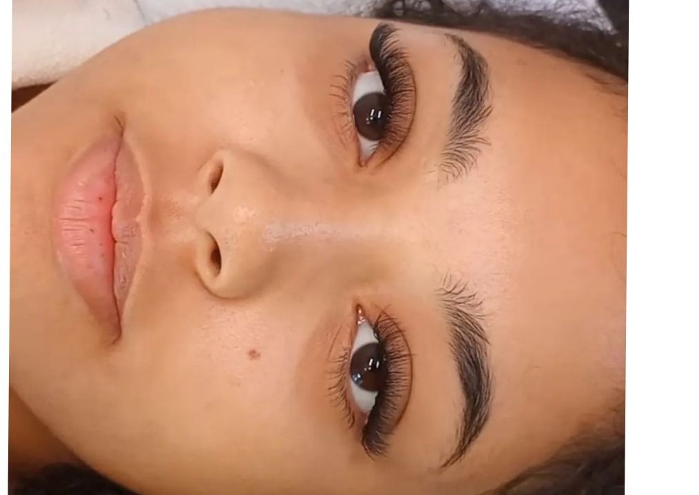 Light Volume Hybrid lashes 