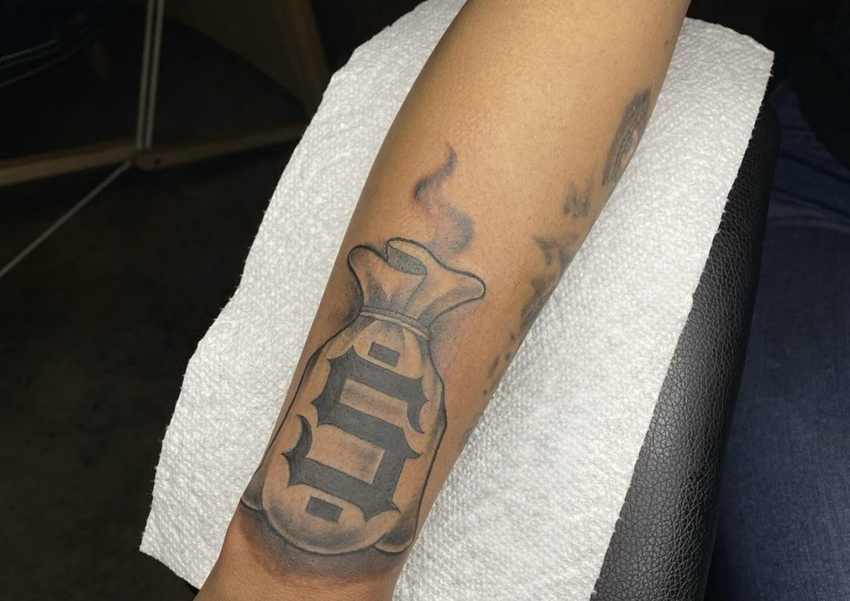 Medium tats 
