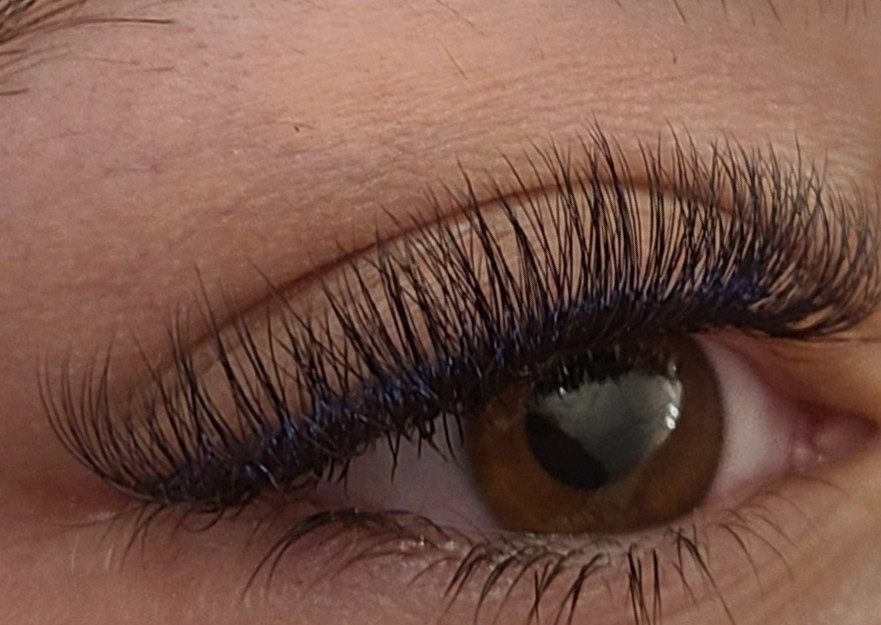 FRESH SET OF LIGHT VOLUME EYELASHES 😉 ( HYBRID )