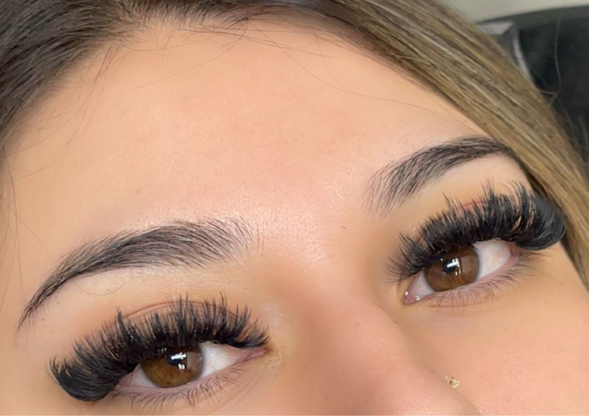 Full Volume Lashes / Pestañas De Volumen
