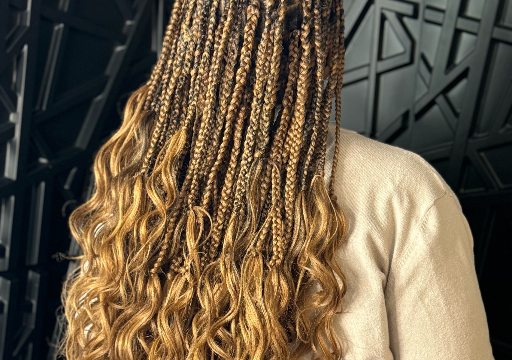 Medium (KNEE LENGTH OR LONGER) 