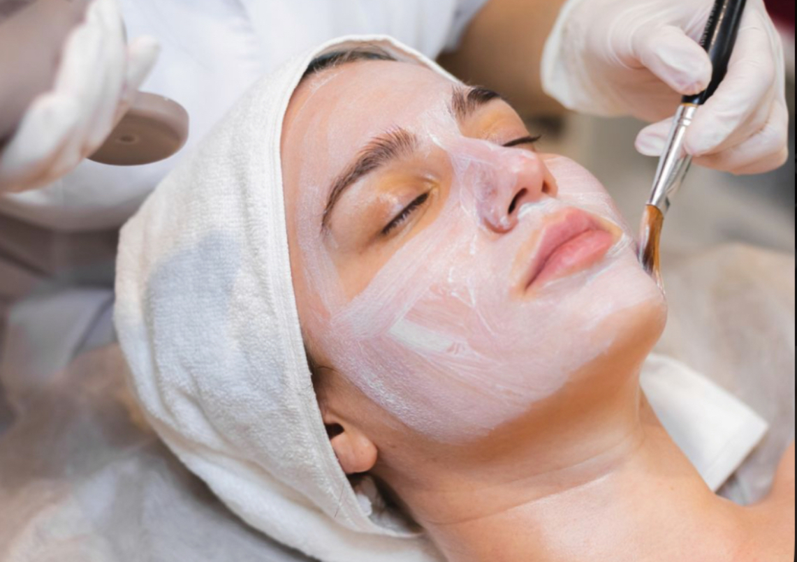 Brigtening Glow  Facial 