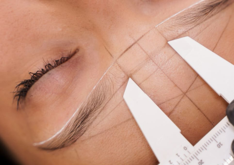 Diseño y Perfilado de Cejas