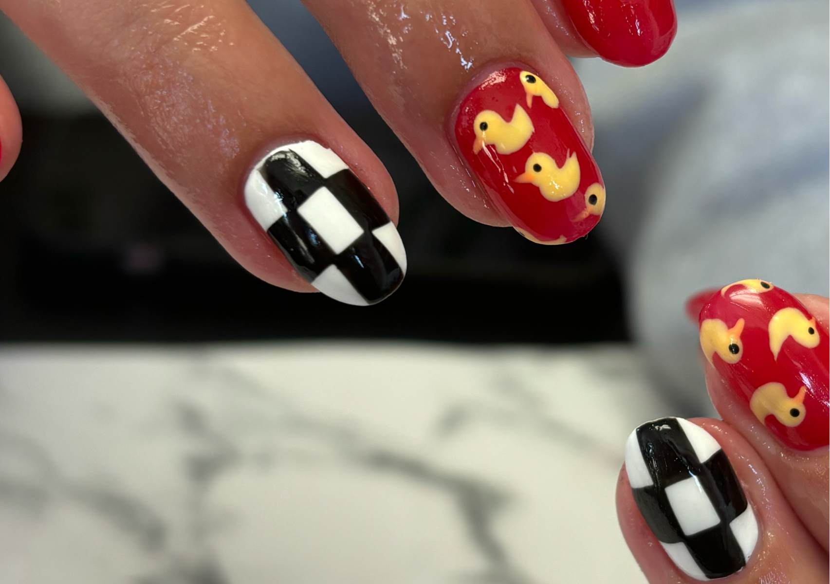 Checkerd Nail Art: 2 fingers