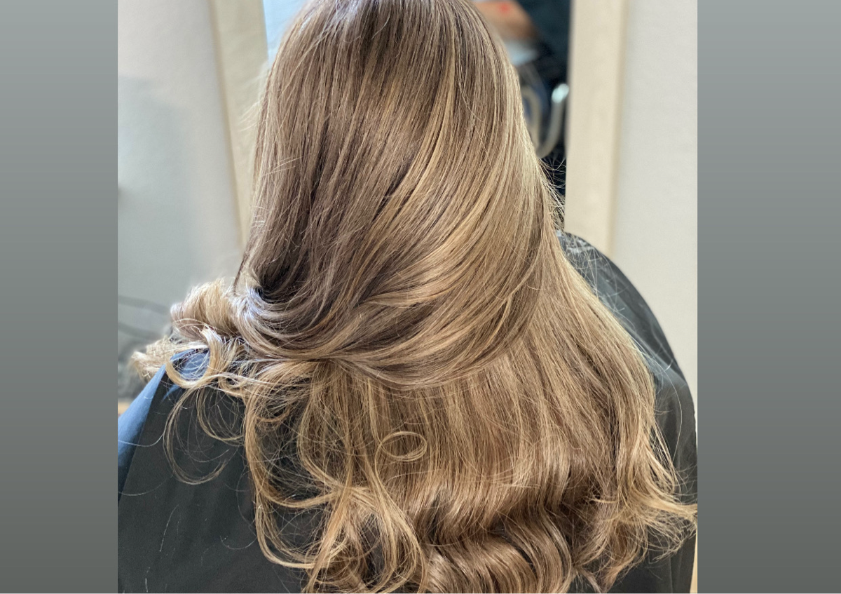 Balayage cabello abundante media espalda