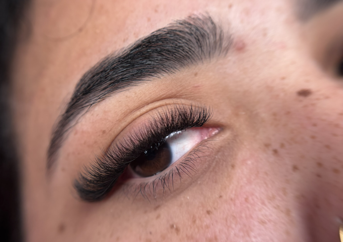 Retoque Extensiones de Pestañas 