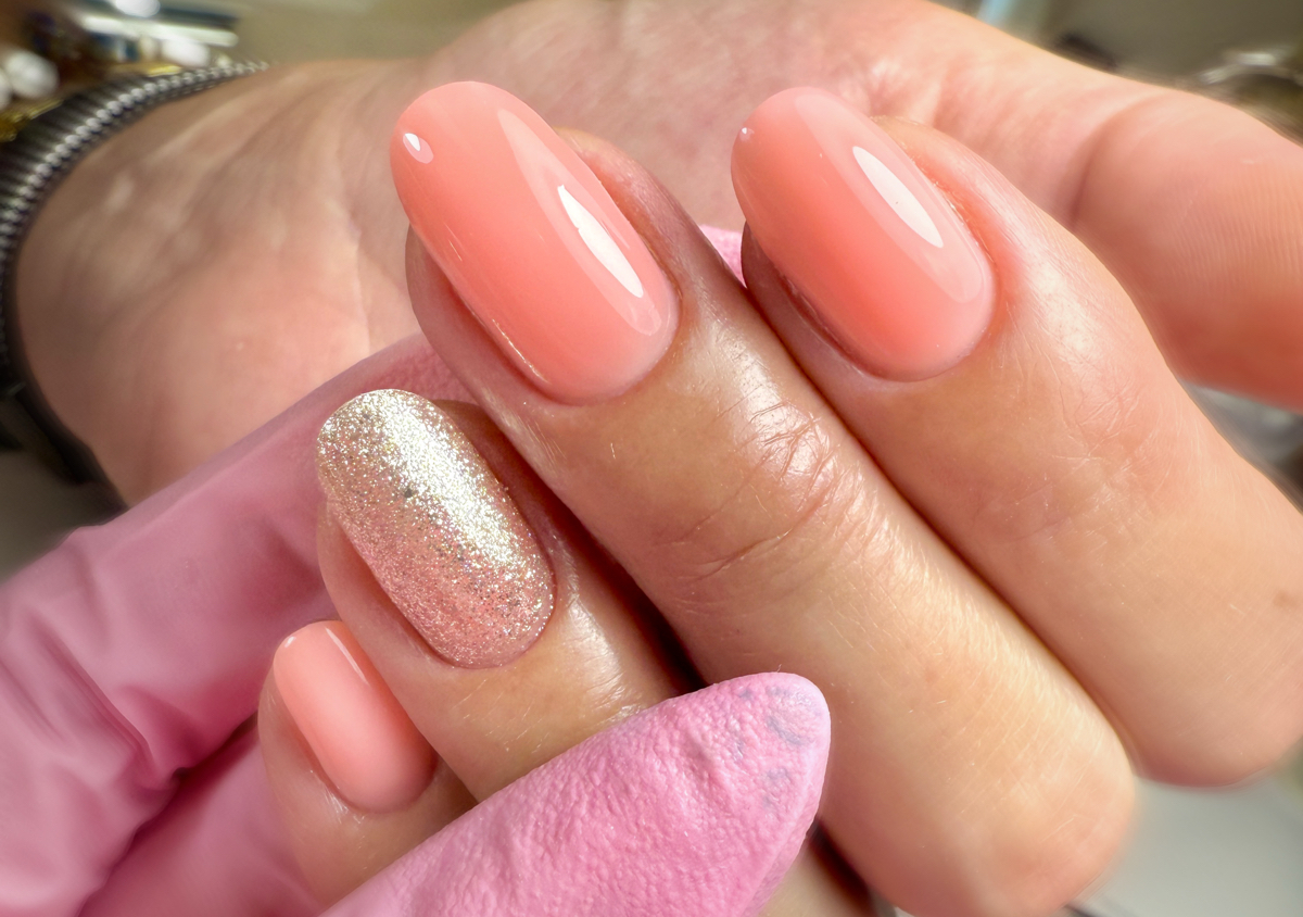 Structured Gel Manicure (Medium)