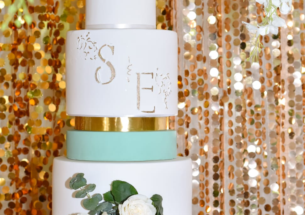 CAKE BODA  DOMMIE 3-4 PISOS DECORACION   FONDANT SENCILLA 