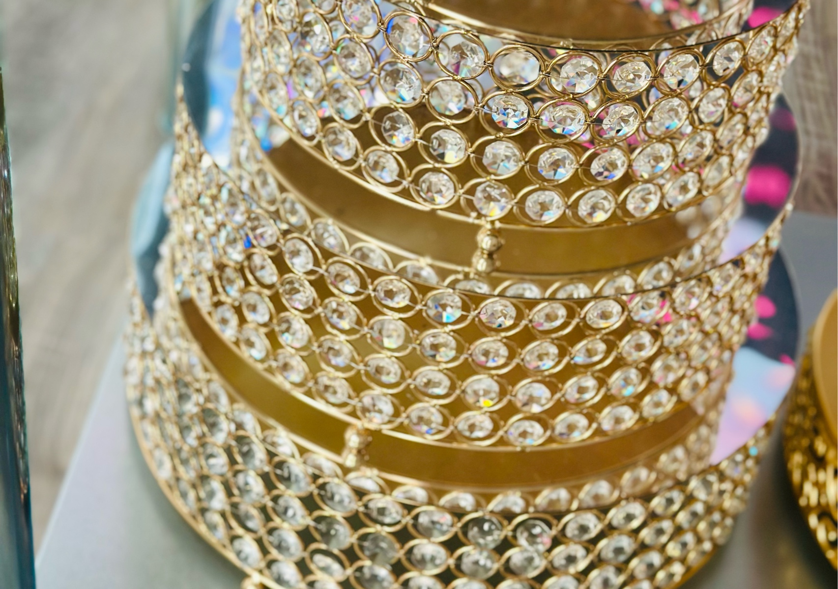 BASE DORADA SIMILANDO DIAMANTES 10”