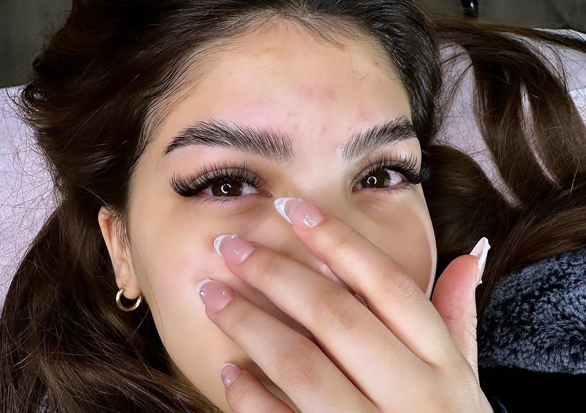 Laminado de cejas y extensiones de pestañas volumen 