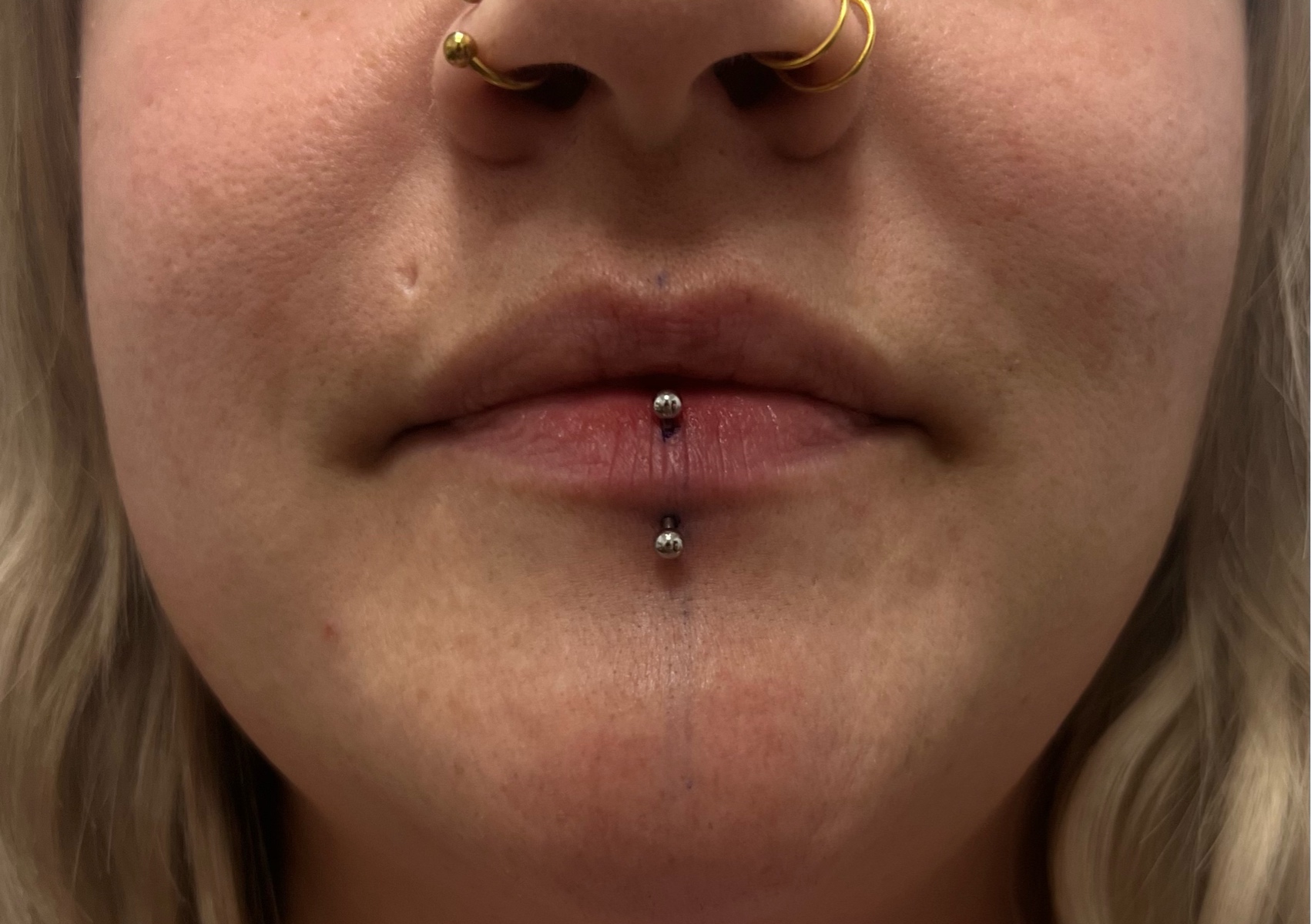 Vertical labret