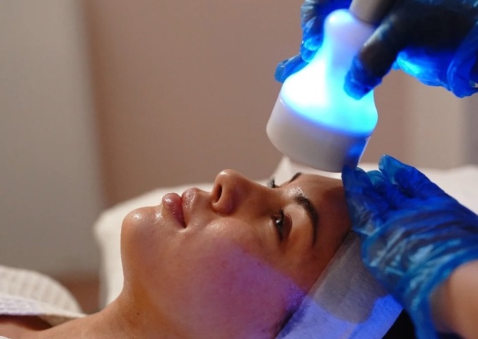 Cryotherapy Face Lifting Facial