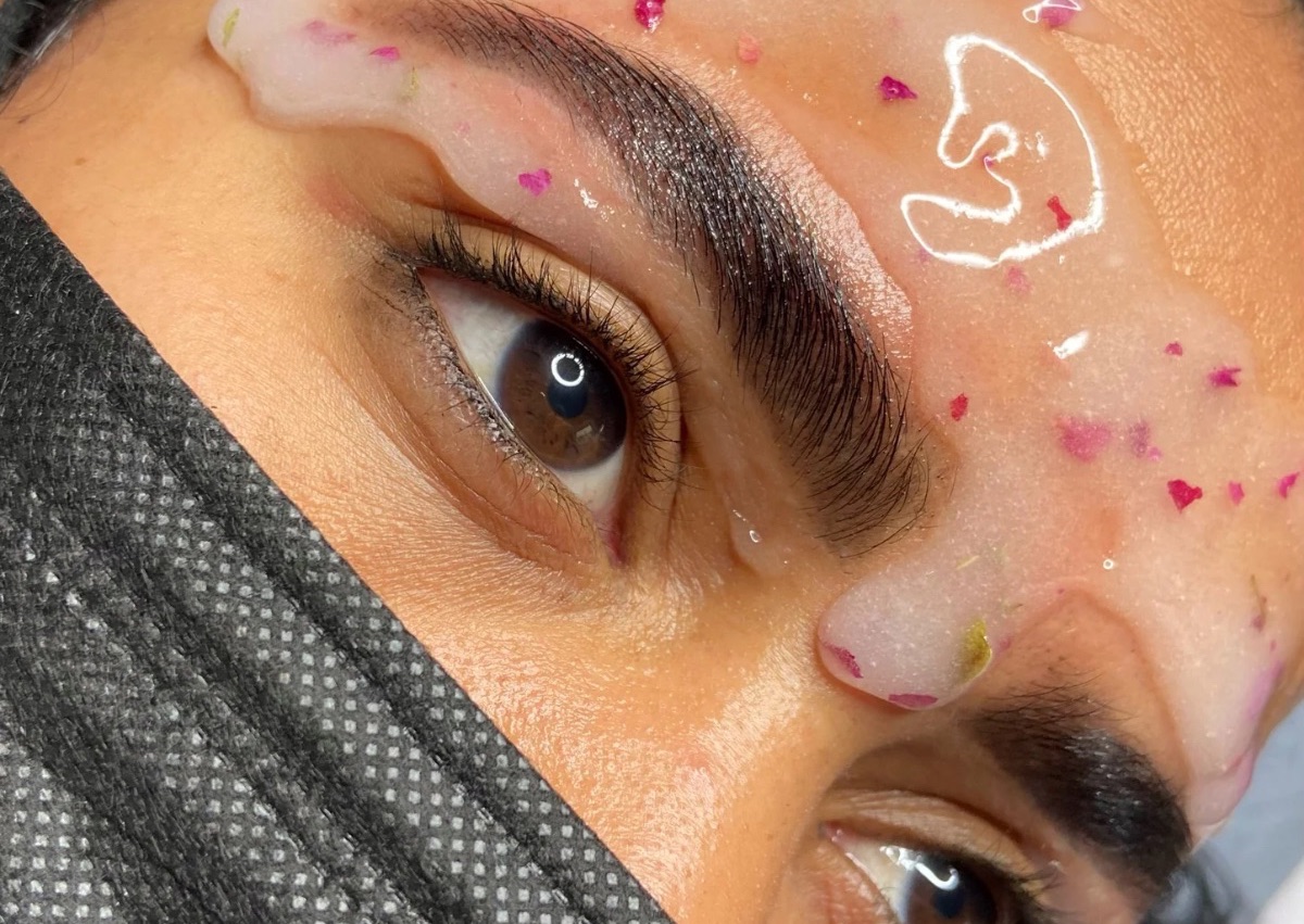 Deluxe Brow Sculpting Facial