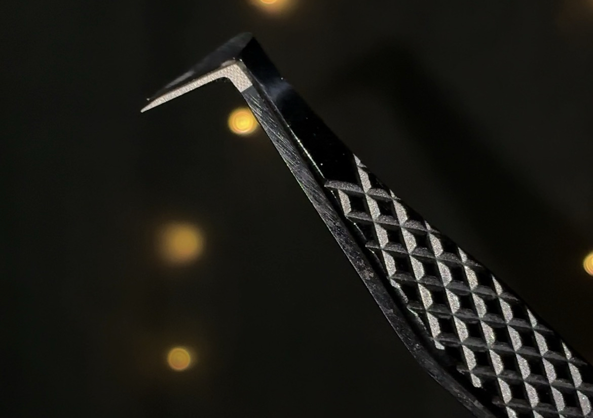 Tweezers
