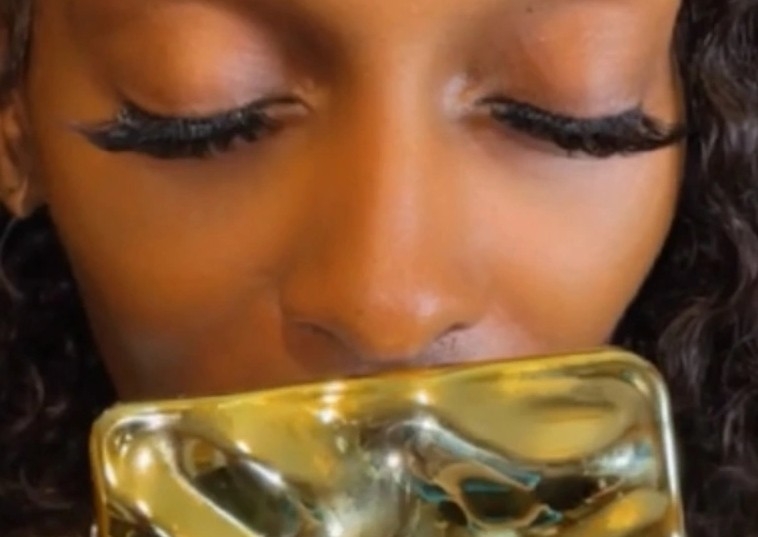 Lash Strip Application 