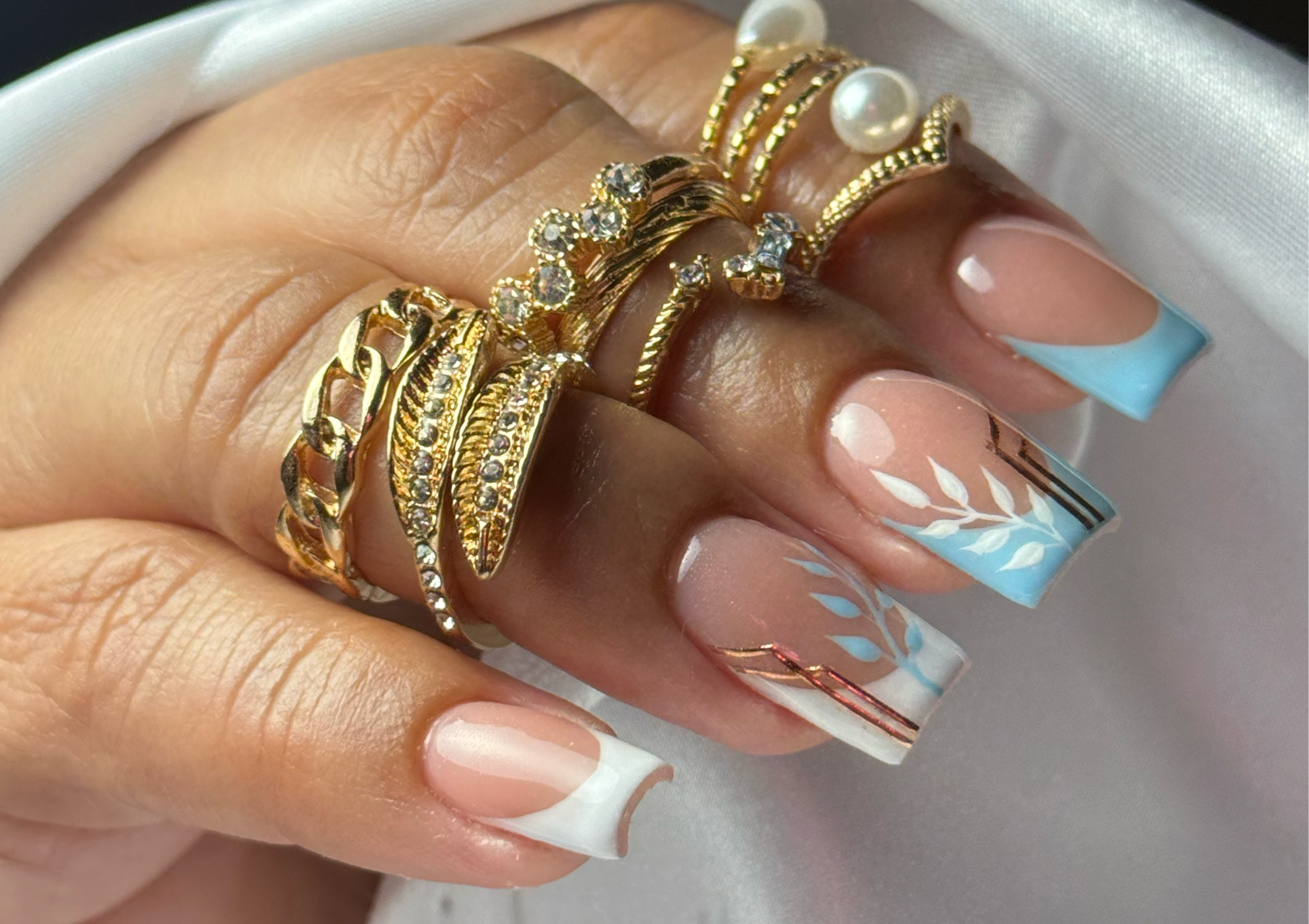 Uñas acrílicas esculpidas 