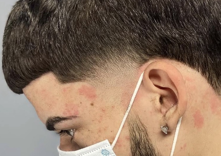 Refinado en las patillas con barba 